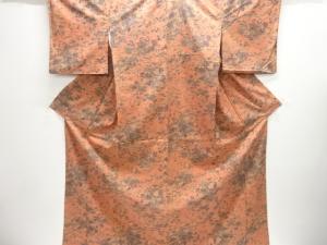 家屋に草花模様手織り紬着物